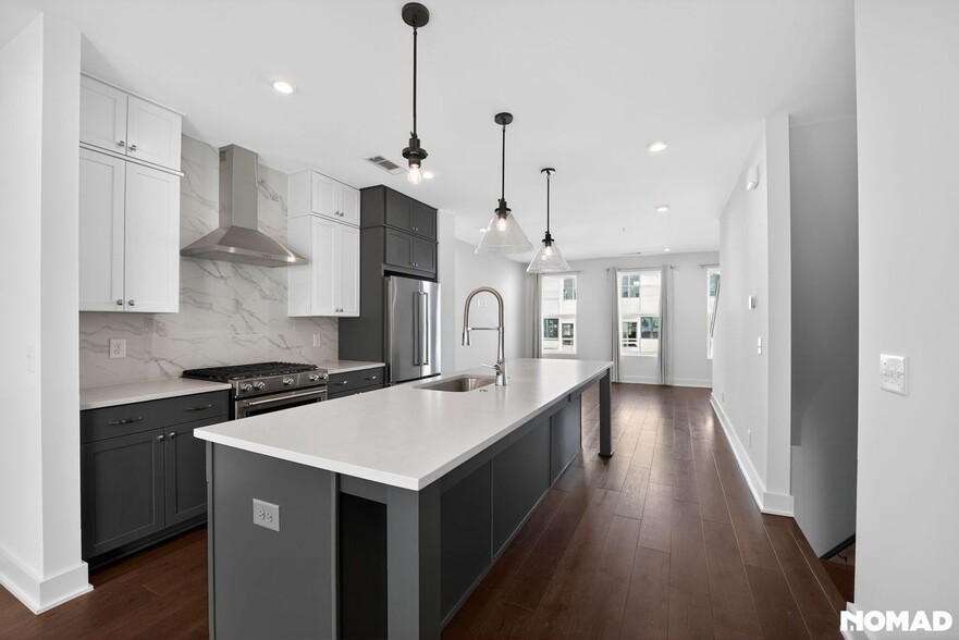 Building Photo - 201 New St