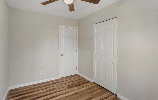 Building Photo - 1902 Meadow Dr