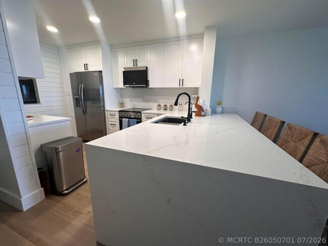 Building Photo - 7430 S Ocean Dr