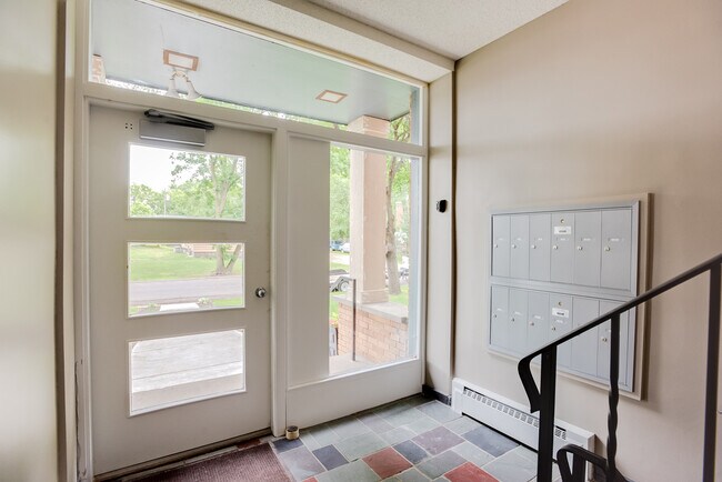 Building Photo - 1328 Idaho Ave S