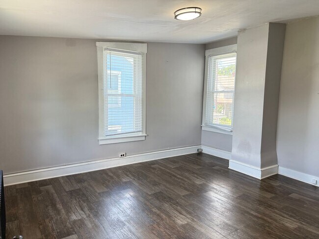 Building Photo - Modern 2 bedroom End-of-Row Townhome in Rothsville - w/ Garage & In Unit Laundry!