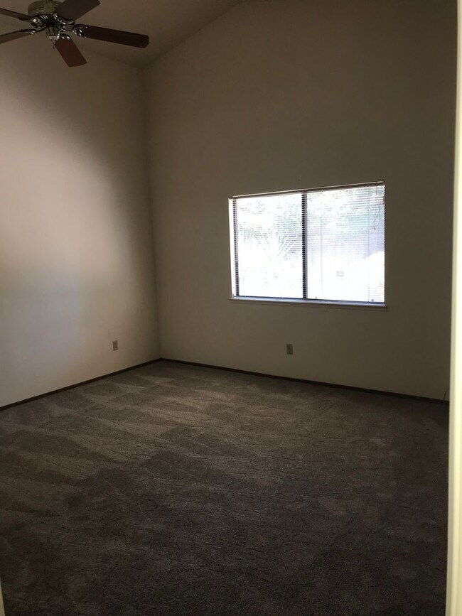 Building Photo - 4 Bed | 2 Bath | 1814SF | 2 Car Garage | Single Story |  Tenant pays $175 monthly for WS&G