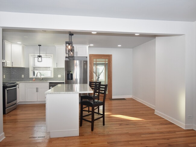 Building Photo - 5153 W 64th Pl