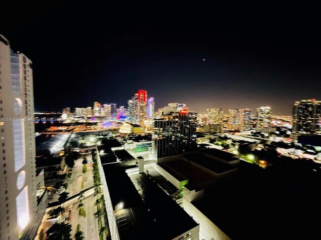 Building Photo - 1750 N Bayshore Dr