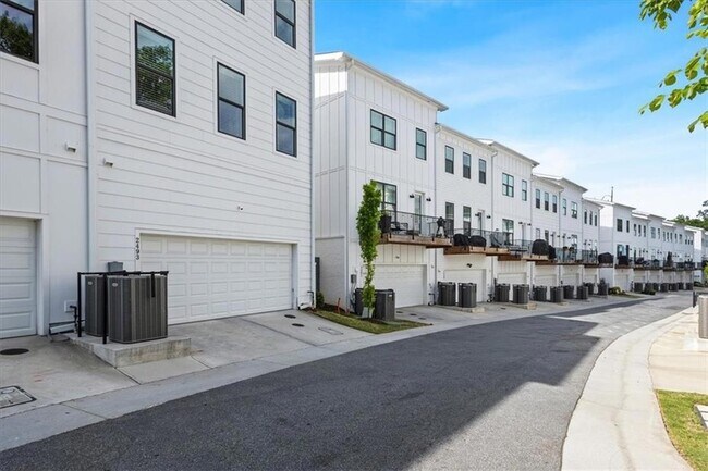 Building Photo - 2493 Sycamore Rd NW
