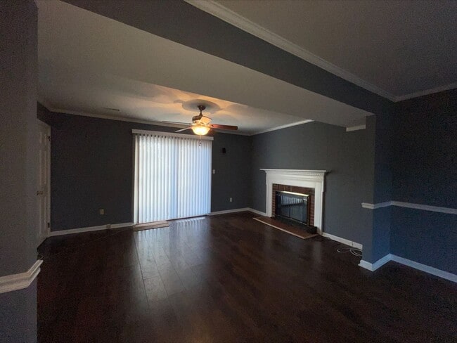 Building Photo - 5 Bedroom 2.5 Bath Rental in Newport News ...