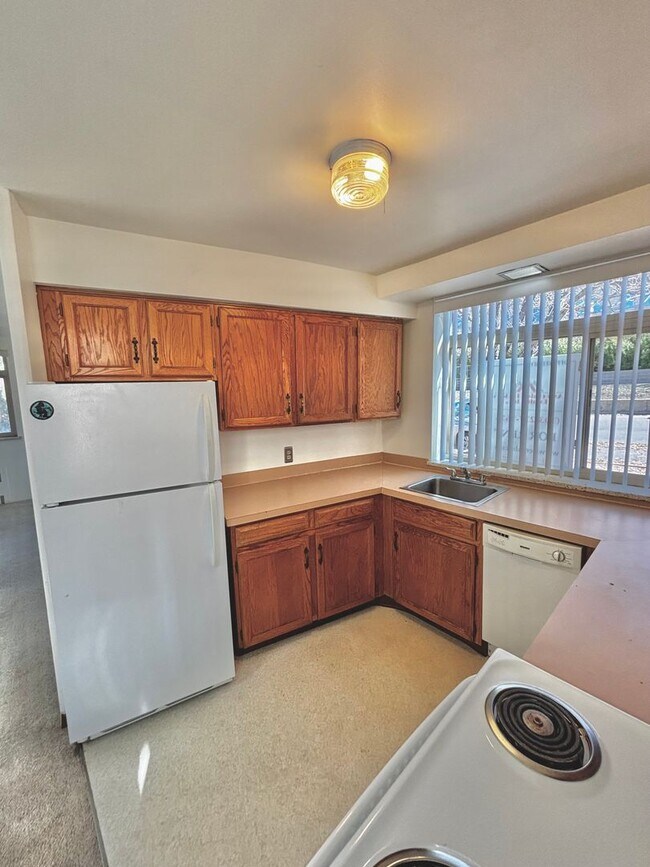 Building Photo - 1221 Illinois St