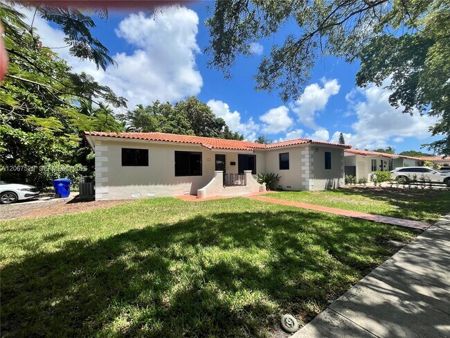Building Photo - 3351 SW 18th St