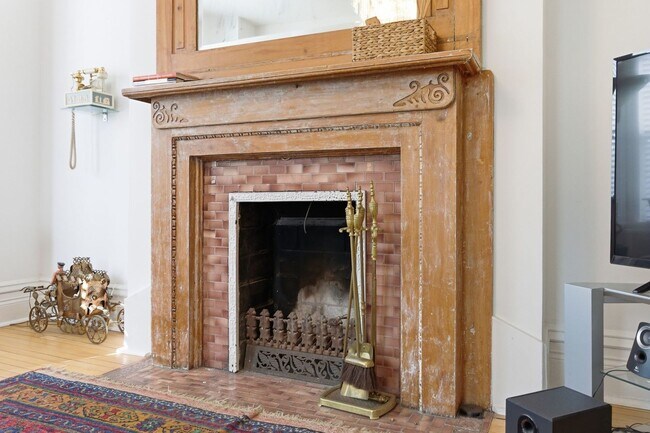 Building Photo - 2001 Orrington Ave