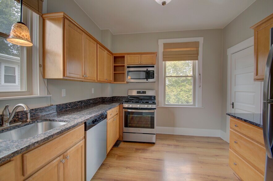 Building Photo - 3799 Millsbrae Ave
