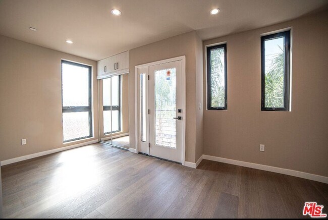 Building Photo - 9900 Laurel Canyon Blvd