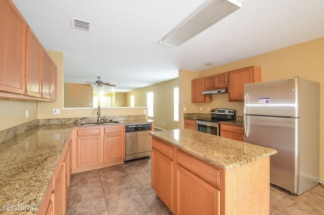 Building Photo - 6 br, 2.5 bath House - 3818 Amber Chase