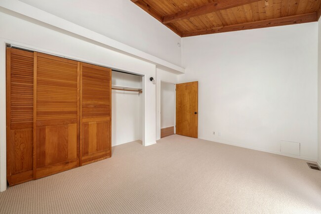 Building Photo - 1539 Miramar Ln