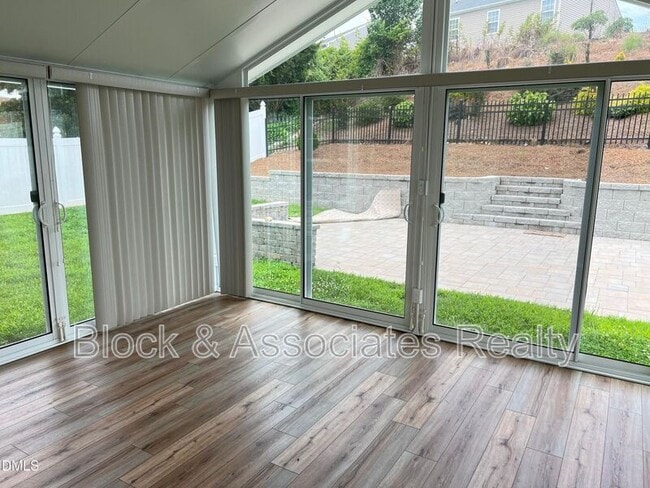 Building Photo - 5013 Marathon Ln