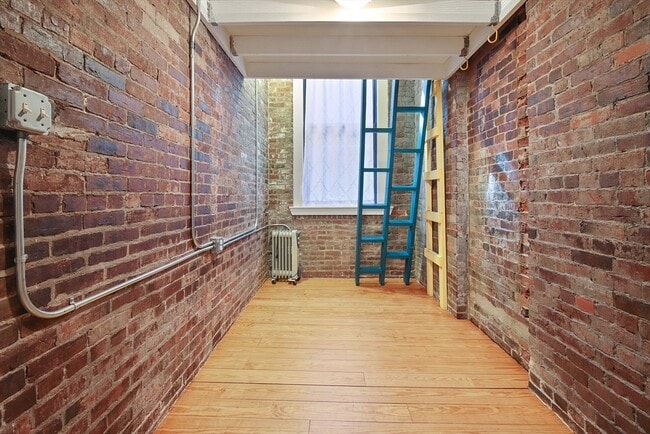 Building Photo - 107 South St