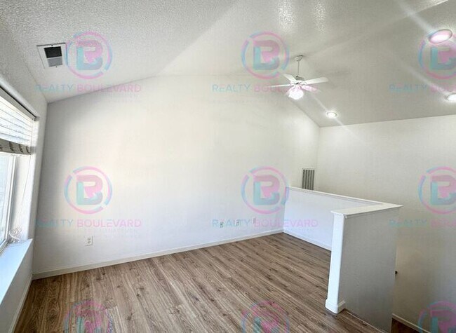 Building Photo - 3 Bedroom 2.5 Bathroom + Loft & 2 Car gara...