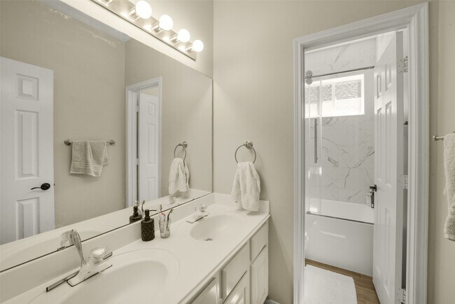 Building Photo - 1122 Wellshire Dr