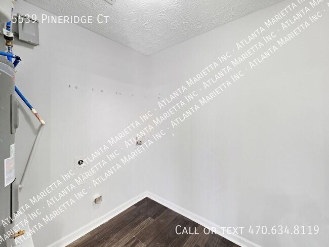 Building Photo - 5539 Pineridge Ct