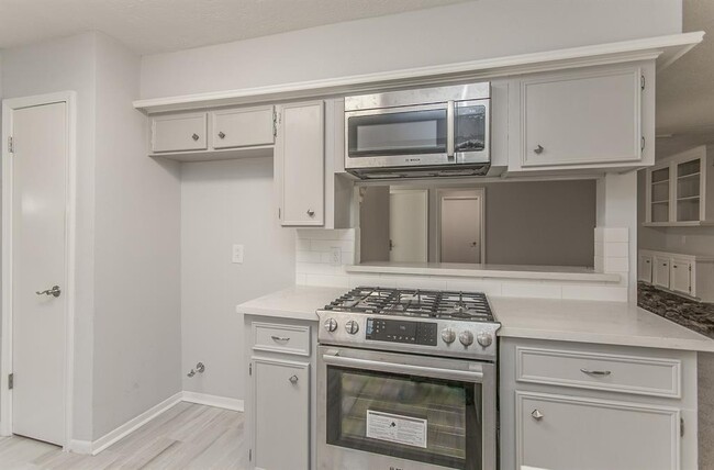 Building Photo - Beautifully renovated 4 bedroom home in a great subdivision
