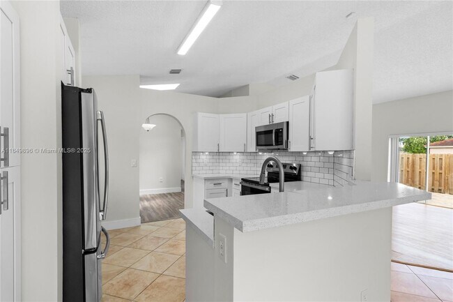 Building Photo - 14611 SW 156th Ave