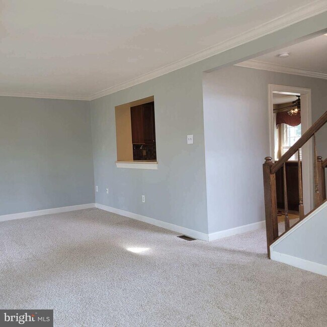 Building Photo - 218 Temple Dr