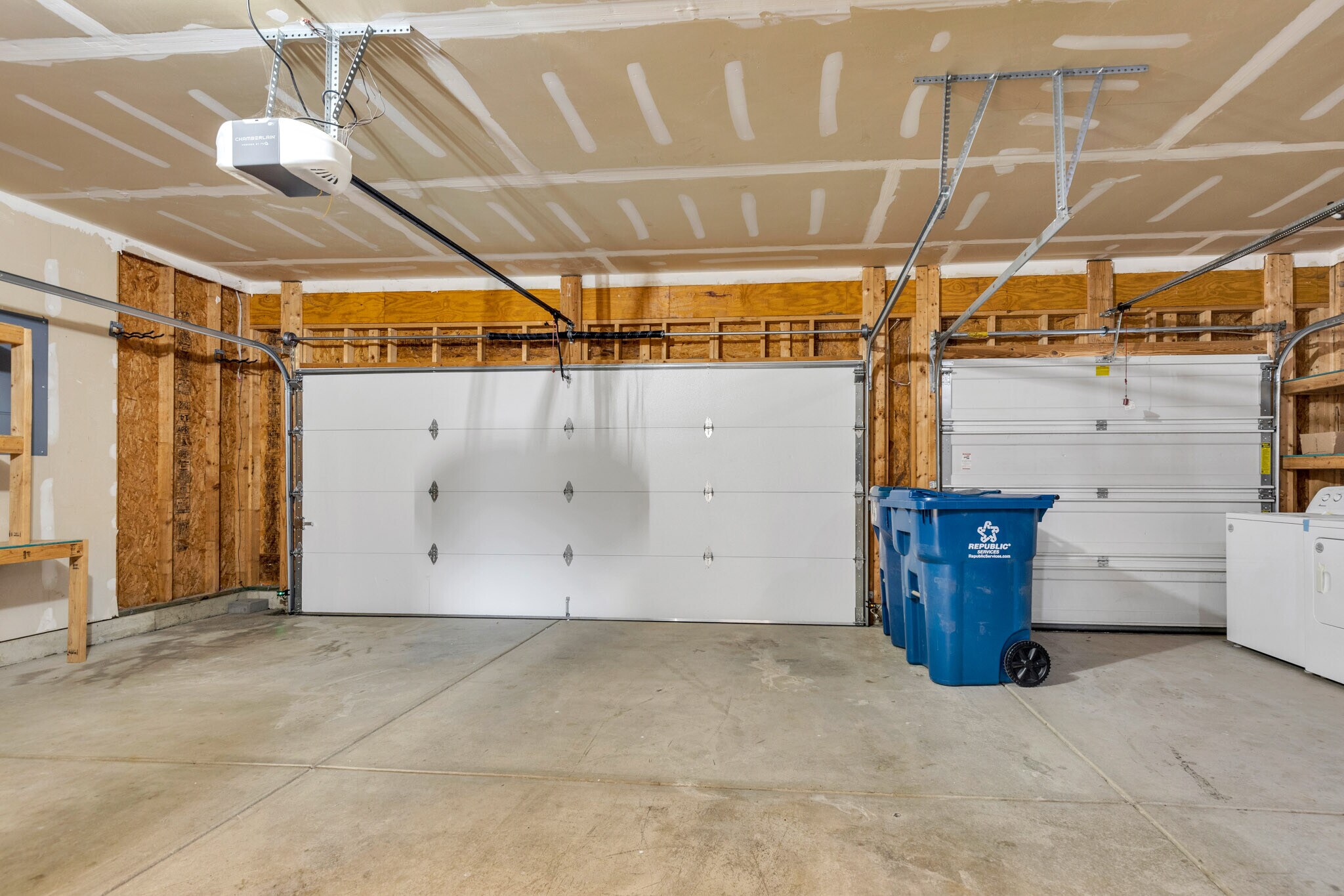 Building Photo - 9724 Brooks Dr