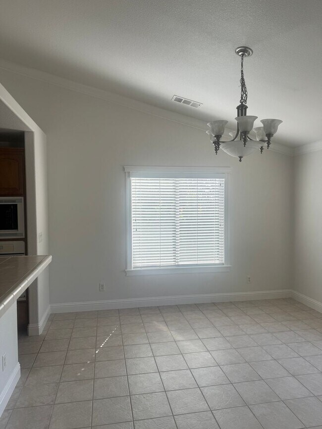 Building Photo - 4 BED/2 BATH IN REDDING IN THE WESTSIDE ES...