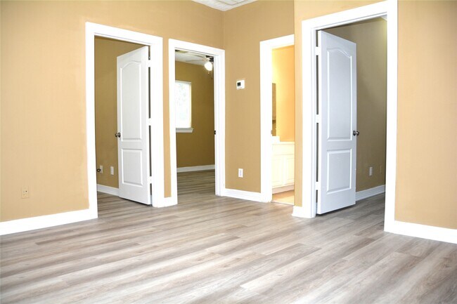 Building Photo - 10916 Panther Ct