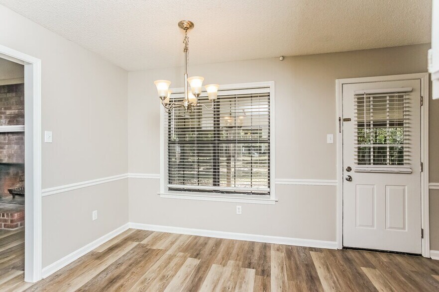 Building Photo - 5044 Brooksbank Cove S