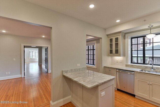 Building Photo - 1411 Willow Ave