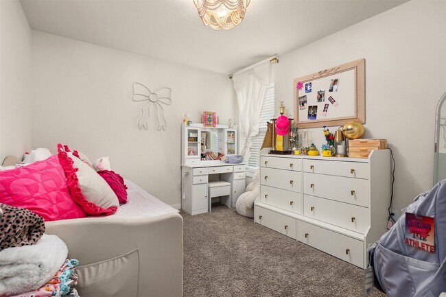 Building Photo - 2505 Bernadino Dr