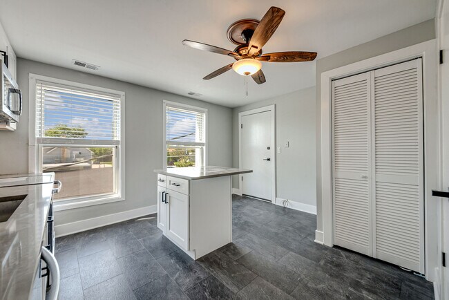 Building Photo - 201 S Main St