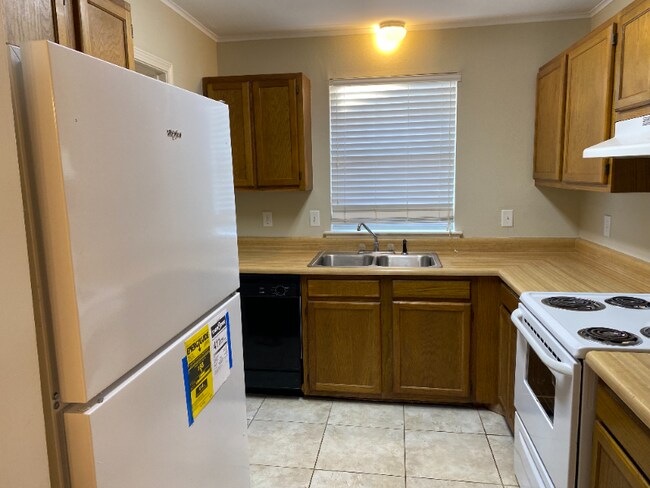 Building Photo - 7651 Bles Ave
