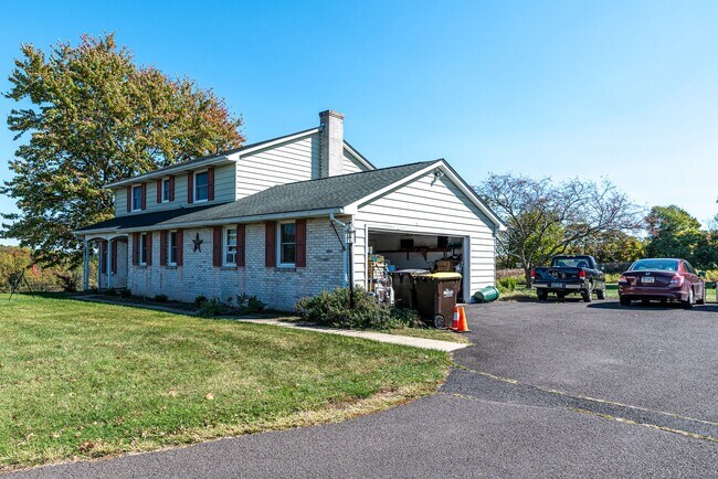 Building Photo - **Charming Colonial in Picturesque Lower Milford Township**