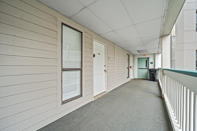 Building Photo - 6102 Seawall Blvd