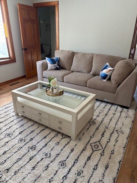 Building Photo - 160 Main St