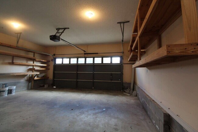 Building Photo - Spacious 3-Bedroom Cantonment Home with Sc...