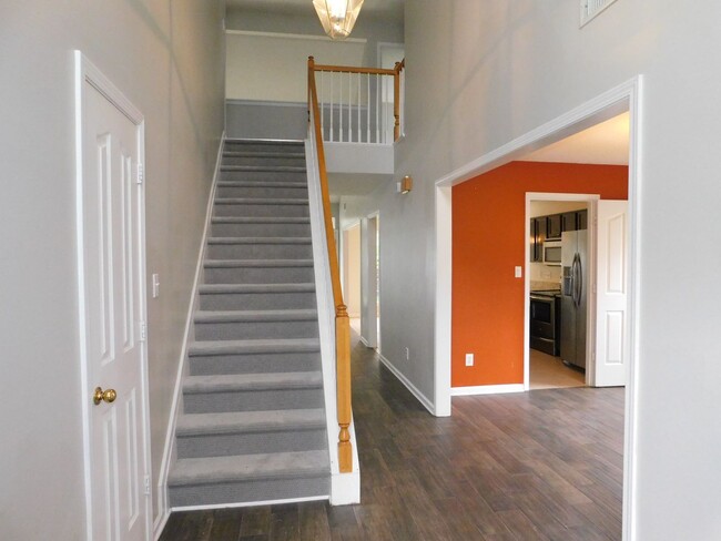 Building Photo - Nice home near outlet mall