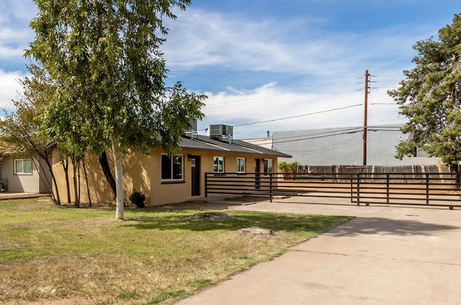 Building Photo - 2630 W Lane Ave