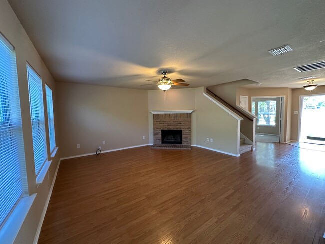 Building Photo - MUST SEE! Available for move in NOW- Lovel...