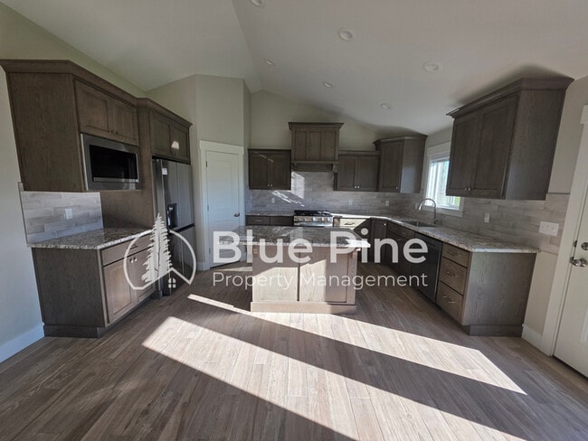 Building Photo - 4589 Blackstone Dr