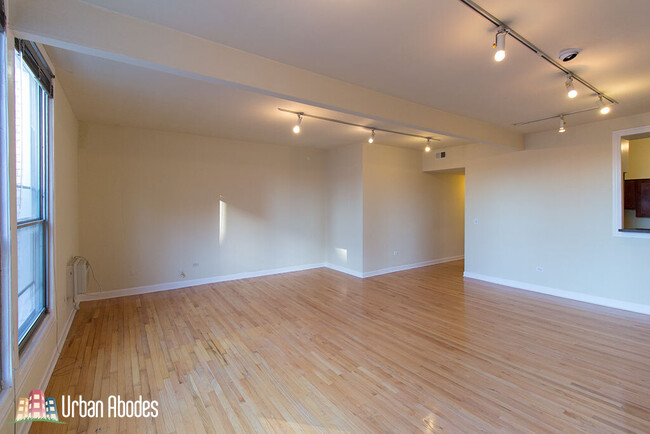 Building Photo - 1425 N Dearborn St