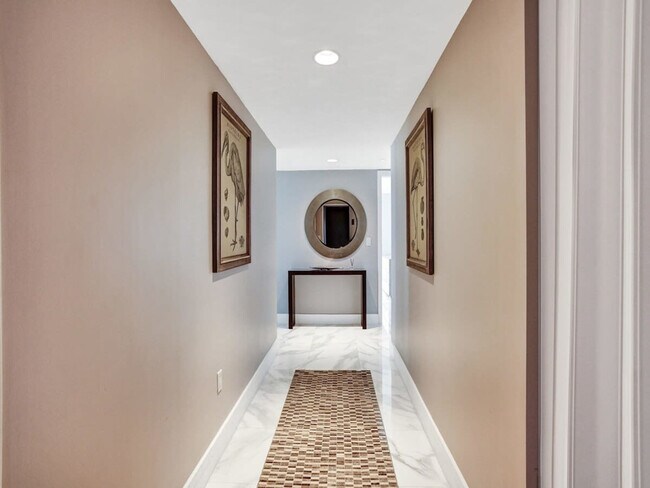 Building Photo - 2602 E Hallandale Beach Blvd