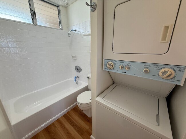 Building Photo - Hale Luana 1 bedroom 1 bath with 1 assigne...