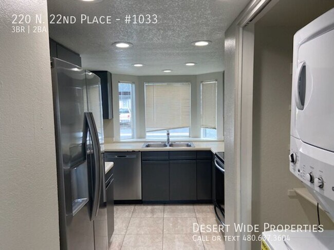 Building Photo - 220 N 22nd Pl