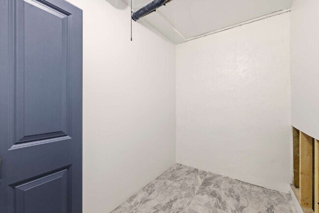 Building Photo - "Spacious 3-Bedroom Haven with 2.5 Baths in Aurora – 1,860 Sq Ft of Comfort and Style!"