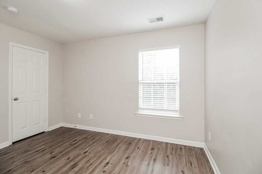 Building Photo - 9307 Bellegarde Dr