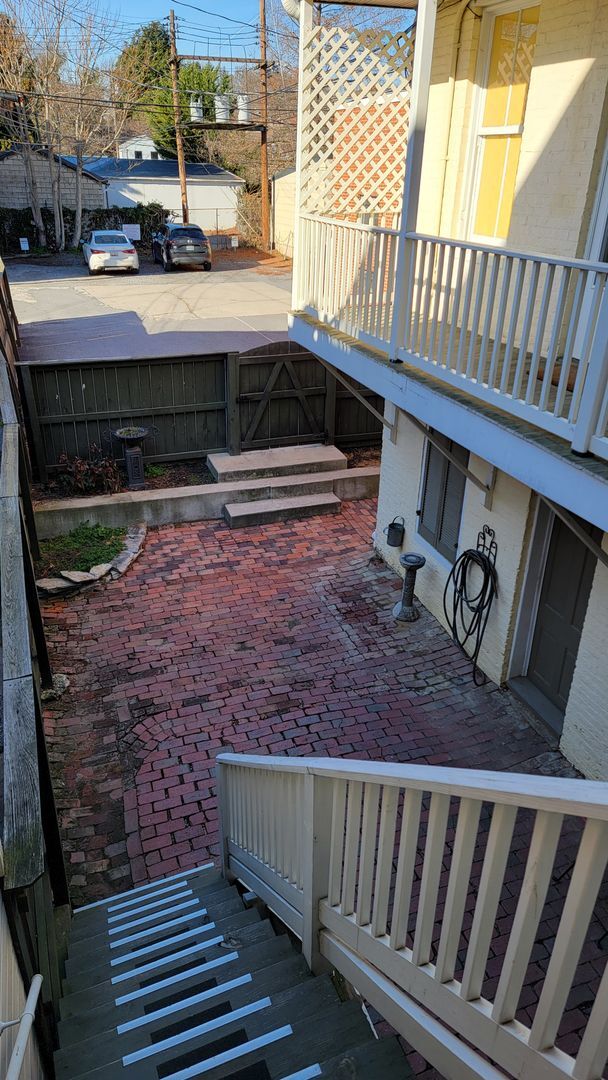 Building Photo - Charming Unit in the Heart of Downtown Frederick