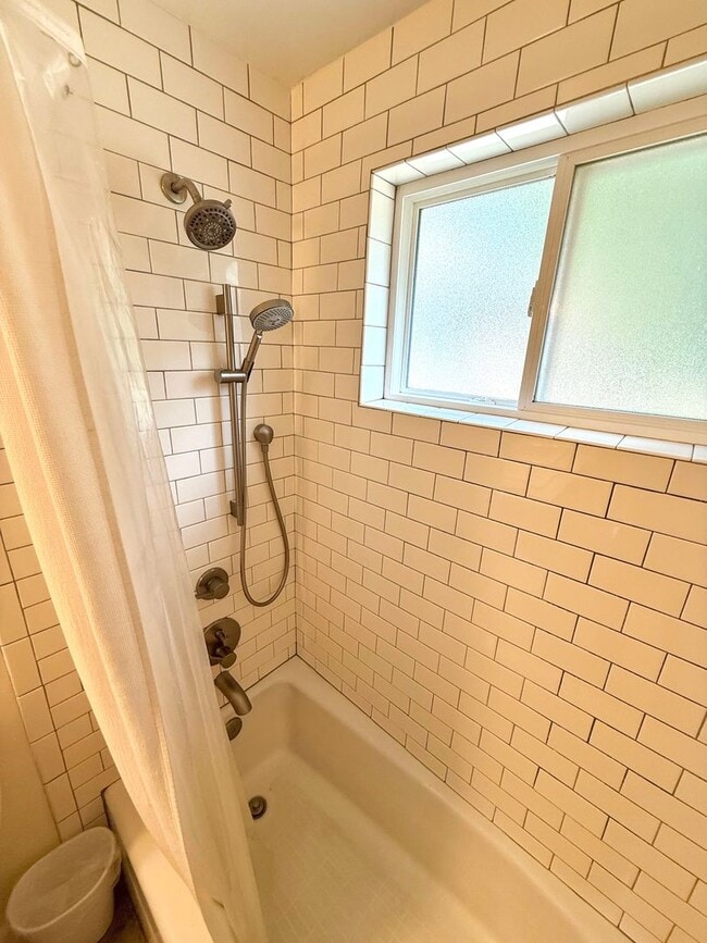 Building Photo - 3 BR West Seattle Home – Cozy and Convenie...