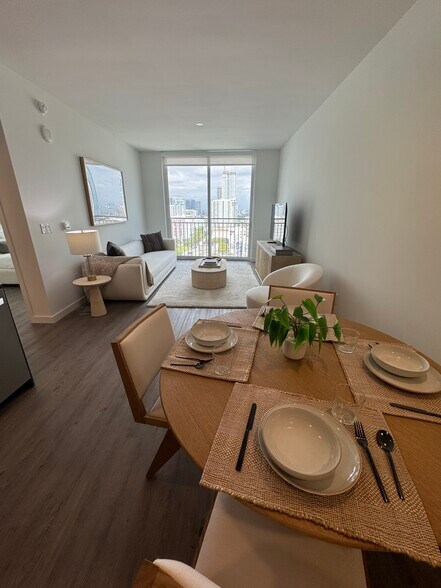 Building Photo - 119 NE 20th St